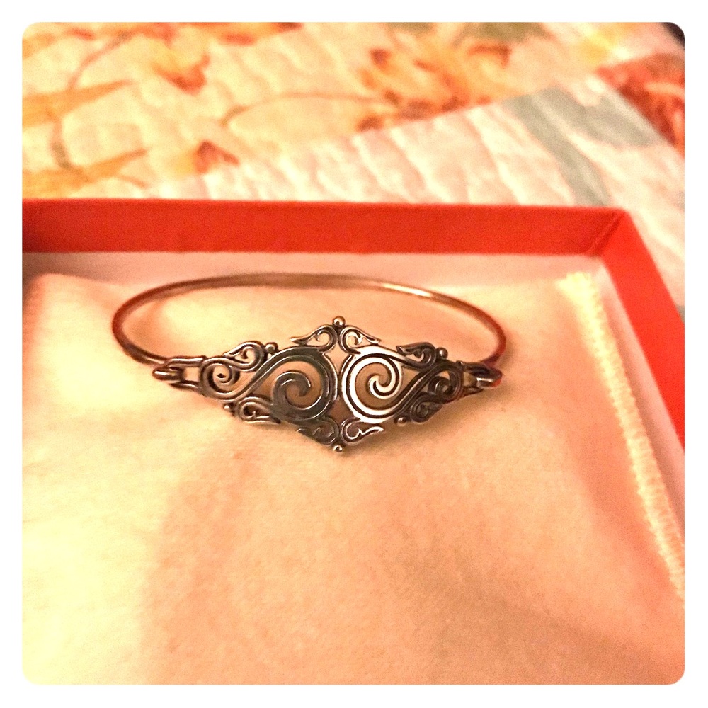 Retired vintage James Avery “Sorrento” Bangle
